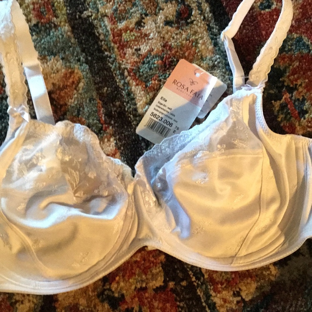 5623 Rosa Faia Ella white